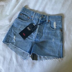 LEVI’s Ribcage Shorts